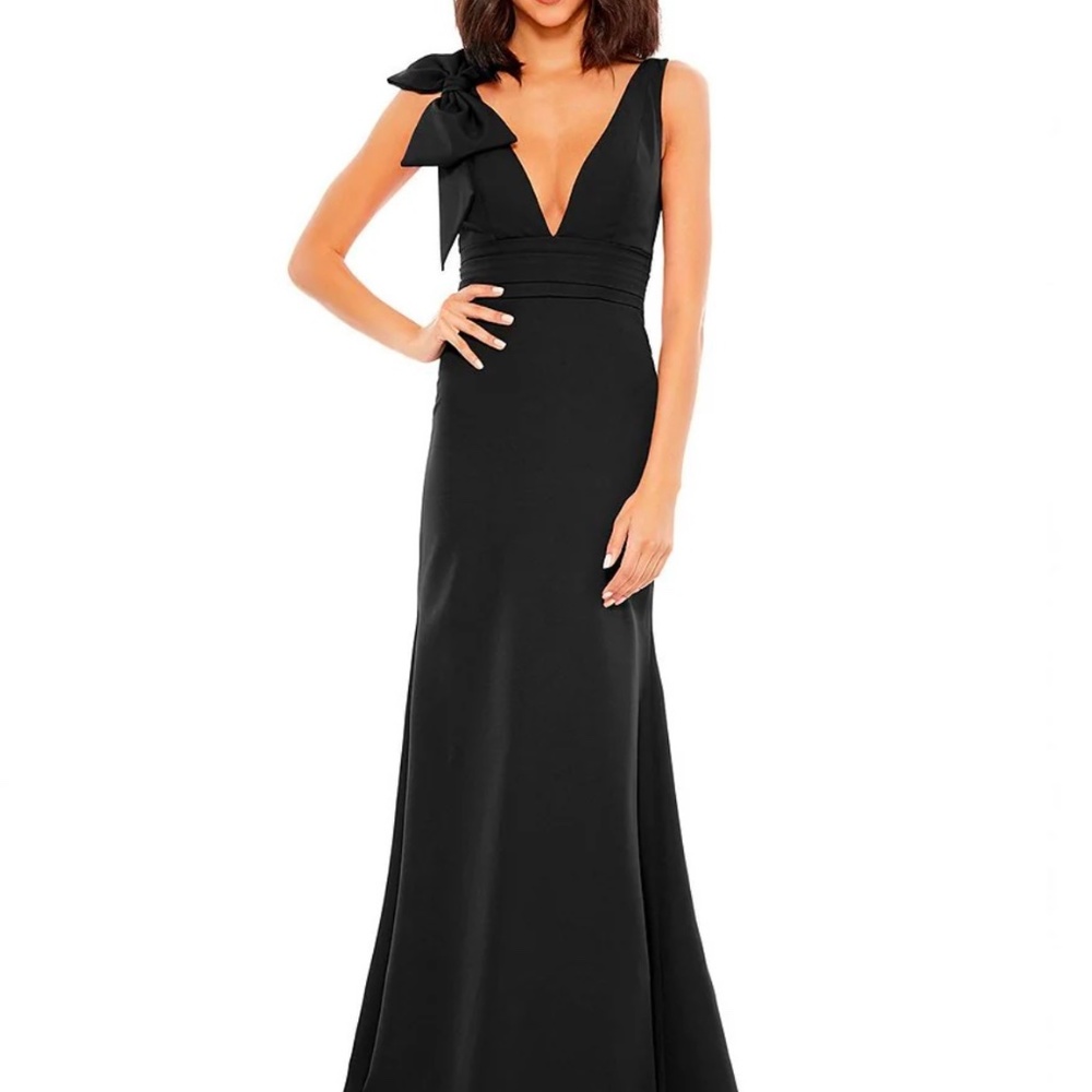 NWT Mac Duggal Bow Shoulder V-Neck Dress Size: 6